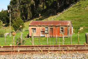 Red farm shed, Raekohua Road